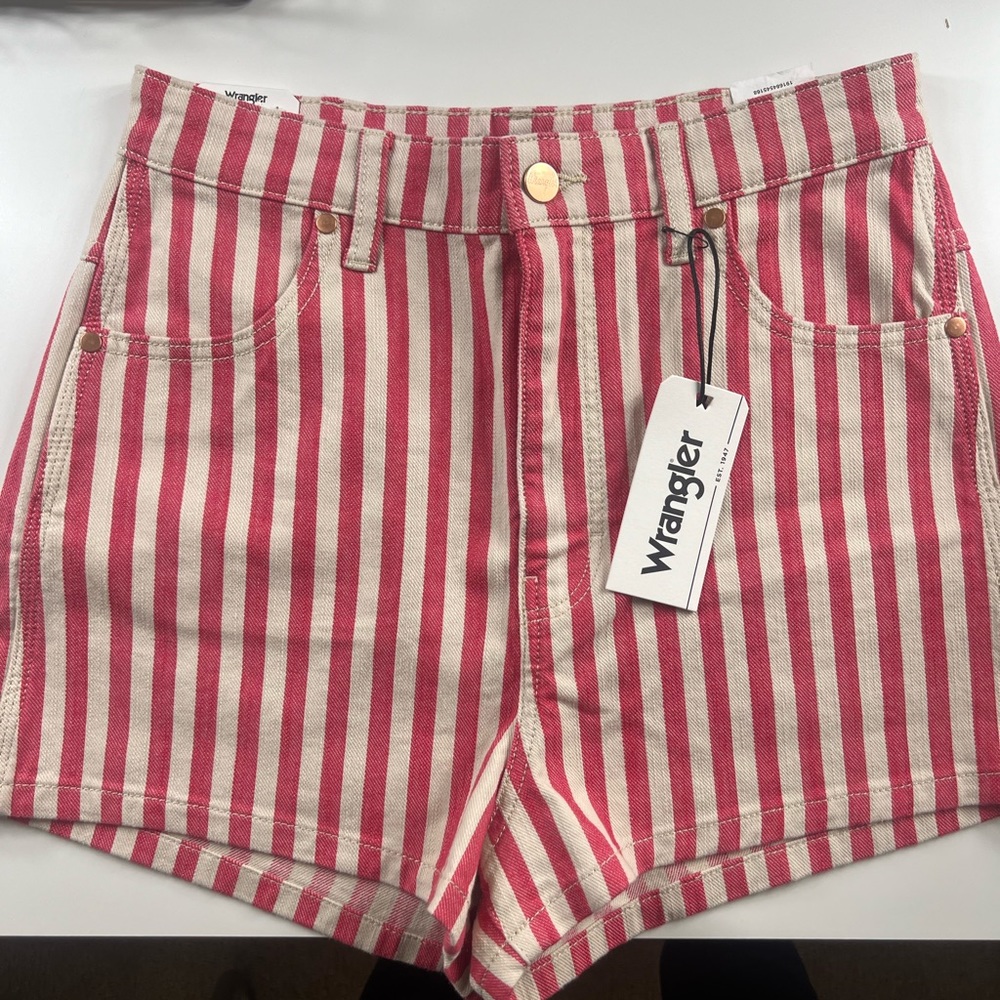 wrangler carpenter shorts. size 28